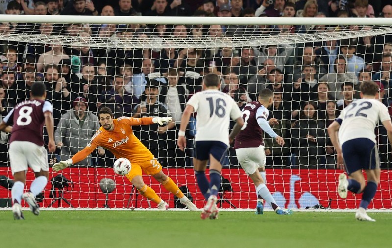 Cine transmite finala Europa League 2026 la TV în România. La ce oră începe meciul Freiburg - Aston Villa