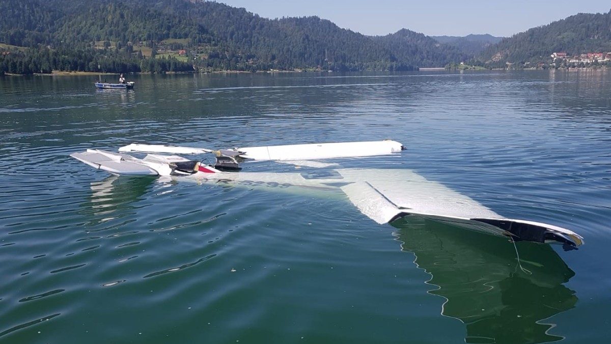 Martor, despre prăbușirea avionului de mici dimensiuni în Lacul Colibiţa: „Am crezut că e o glumă, că nu văd bine”. Foto: ISU Bistrița-Năsăud