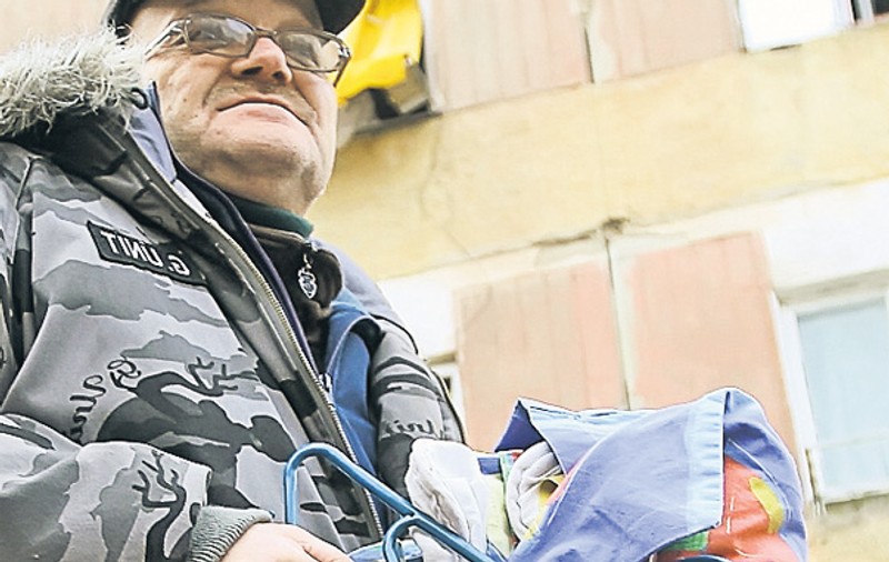George Vuici, unul dintre locatarii blocului care a sărit în aer în ianuarie 2010: "De doi ani sunt pe drumuri"