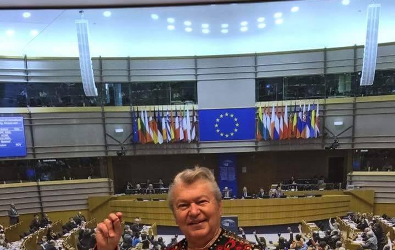EXCLUSIV/ Gheorghe Turda a cântat în Parlamentul European „Treceți batalioane române Carpații” și „Noi suntem români”. Lecție de patriotism unică!