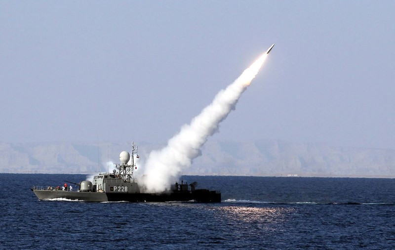 Iranul și-a ucis din greșeală 19 militari, cu o rachetă țintită greșit în Golful Oman