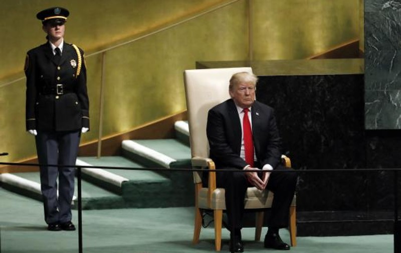 FOTO | O poliţistă româncă l-a păzit pe Donald Trump la ONU