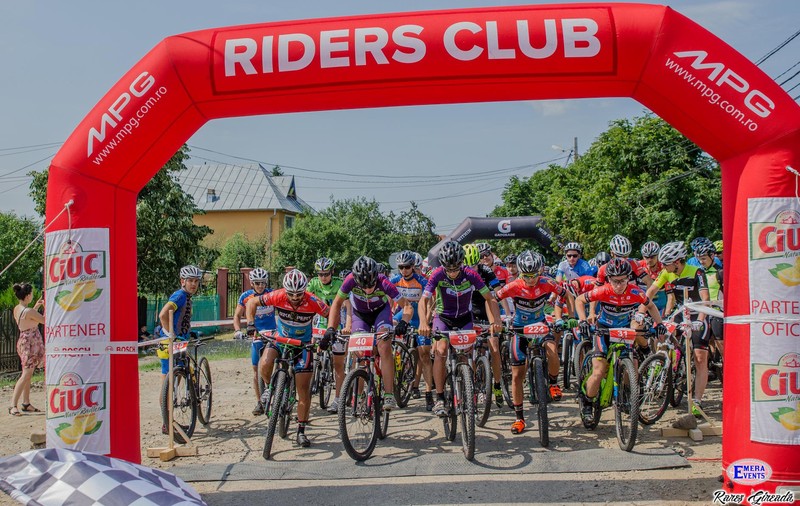 38 de curse pline adrenalină la concursul Livada cu Cireși. A cincea competiție din calendarul Riders Club a oferit o experiență frumoasă participanților / GALERIE FOTO
