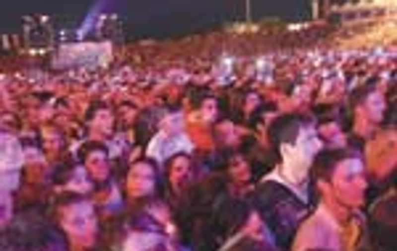 Shakira: concert in picioarele goale