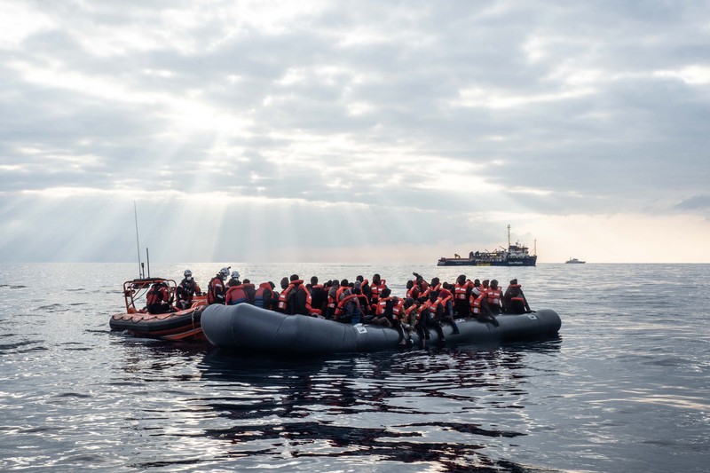 363 de migranți au fost salvați timp de 3 zile după ce au naufragiat în apropierea Italiei, în martie 2021. Foto: Hepta