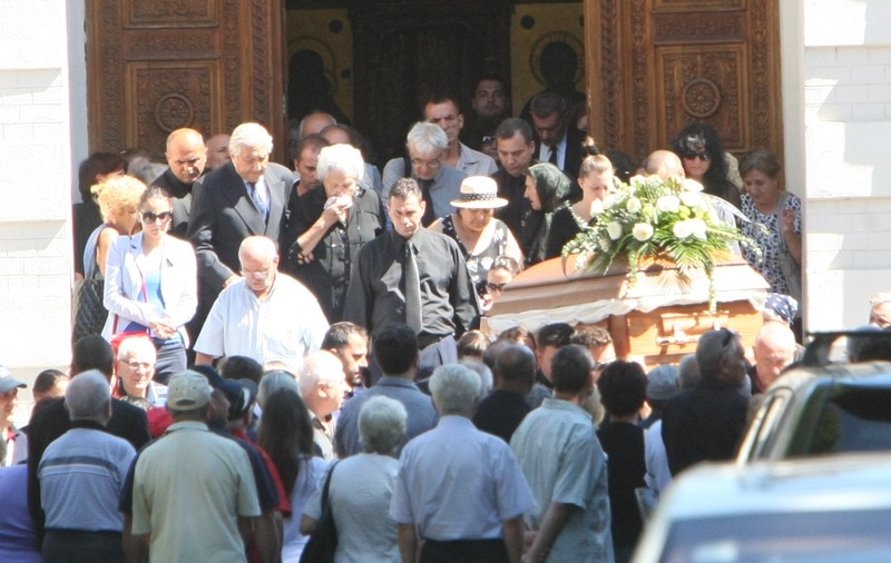 IMAGINI SFÂŞIETOARE DE LA ÎNMORMÂNTAREA LUI DINU PATRICIU! | FOTO&VIDEO