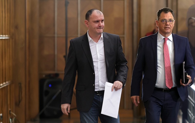 Radu Ștefan Oprea, secretarul general al Guvernului, a făcut afaceri cu fugarul Sebi Ghiță și a fost judecat pentru evaziune fiscală și spălare de bani