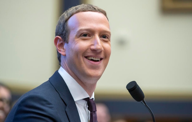 Averea lui Mark Zuckerberg a crescut cu 40 de miliarde de dolari în 2020. Pe ce își cheltuie fondatorul Facebook banii