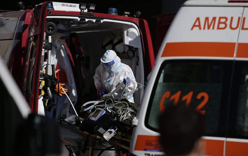 Sute de apeluri la Ambulanța Galați de la cei infectați cu COVID. Manager: Suntem depășiți de situație