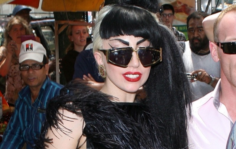 Lady Gaga s-a adresat fanilor lui Amy Winehouse: "Nu omorâţi superstarul"