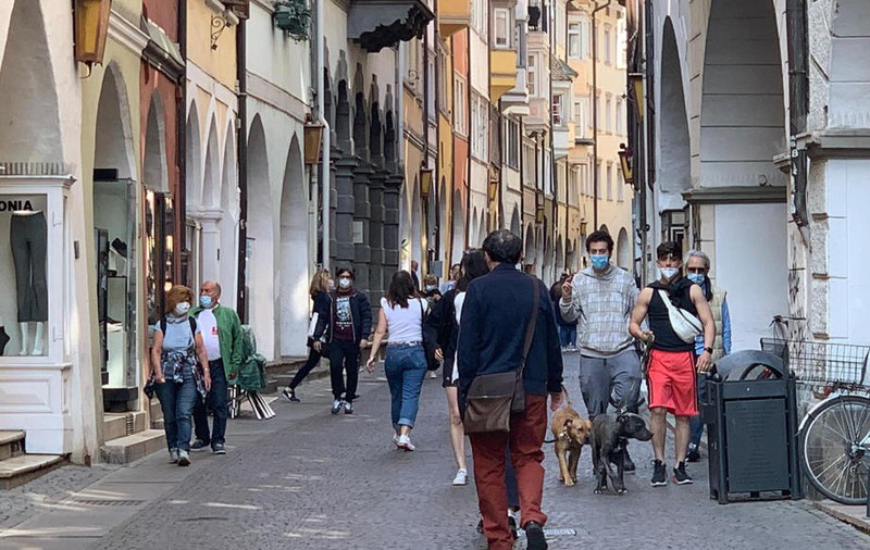 Nordul Italiei, următorul punct roșu pe harta COVID, după Austria și Germania. Ce se întâmplă în regiune de s-au înmulțit cazurile