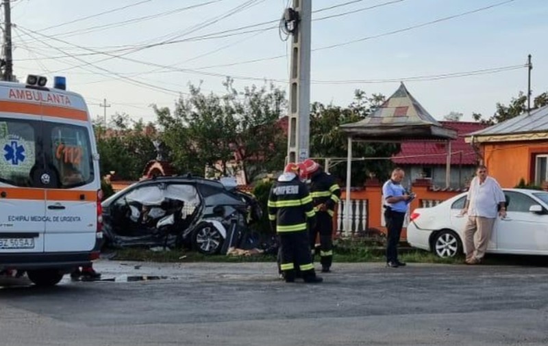 Accident la intersecţia a două drumuri judeţene din Buzău. Șase persoane au fost rănite, inclusiv trei copii