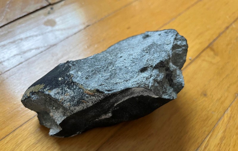 Un obiect care seamănă cu un meteorit s-a prăbușit prin tavanul unei case din New Jersey
