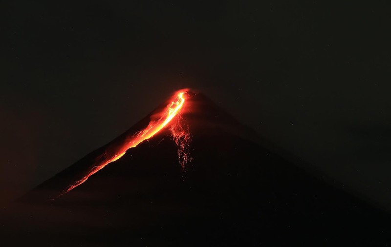 Vulcanul Mayon din Filipine a erupt: 13.000 de oameni au fost evacuați. VIDEO