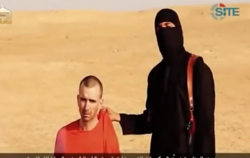 "LĂSAŢI UN OM NEVINOVAT SĂ MOARĂ". Apelul disperat al prietenilor JURNALISTULUI britanic ŢINUT OSTATIC DE ISIS