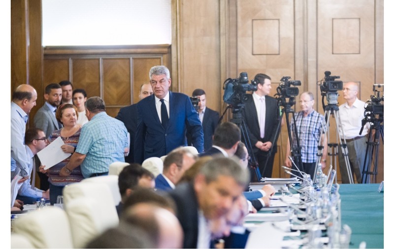 Mihai Tudose i-a reangajat în Guvern pe secretarii de stat din Ministerul Dezvoltării, demişi de Grindeanu