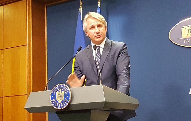 Teodorovici, despre cei cu drepturi de autor: Angajatorul le va plăti contribuțiile iar cei care sunt și salariați vor fi scutiți de plata CAS și CASS