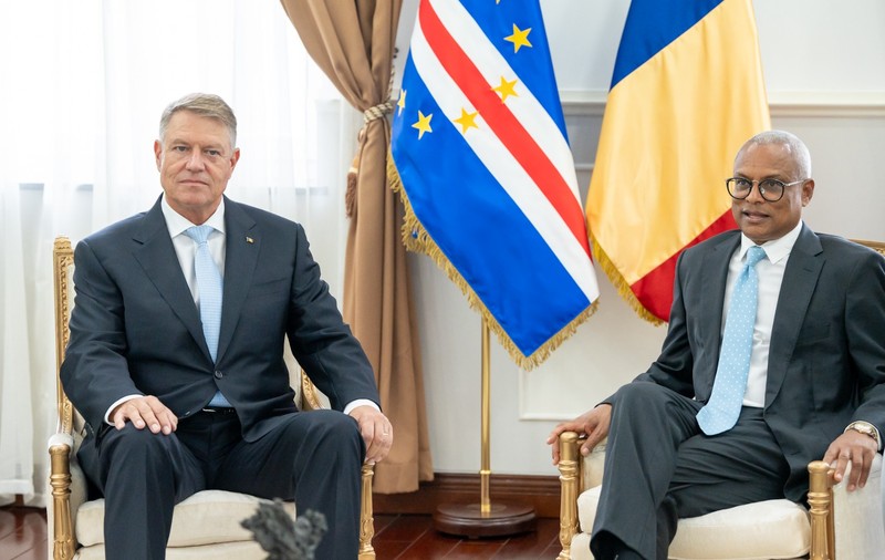 CORESPONDENȚĂ DIN AFRICA. De la Iordache cu „altă întrebare” la Iohannis cu „nicio întrebare”. Președintele României s-a asigurat că, la primirea care a avut loc azi la președintele din Capul Verde, presa nu va pune întrebări. Reacția Cotroceniului