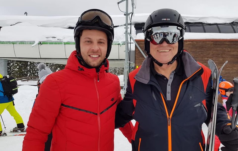 FOTO | Klaus Iohannis la schi pe Transalpina. Președintele s-a fotografiat cu turiștii