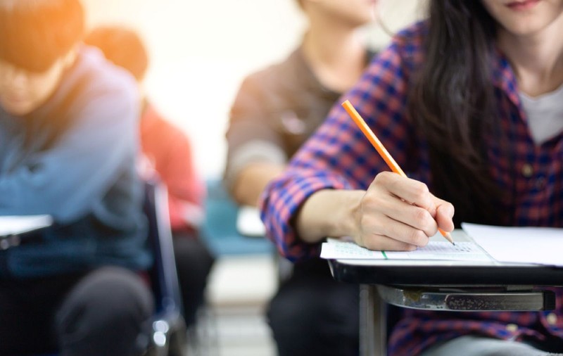 Modele de subiecte Evaluare Națională 2025 la limba română - clasa a VIII-a