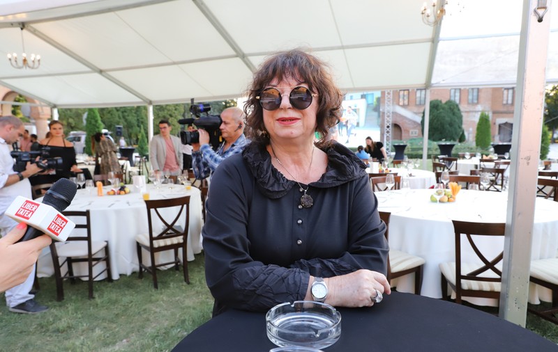 Virginia Rogin a luat lecții de la o vrăjitoare profesionistă pentru rolurile pe care le-a avut: "Am învățat să deschid cartea. Aveam coșmaruri!''
