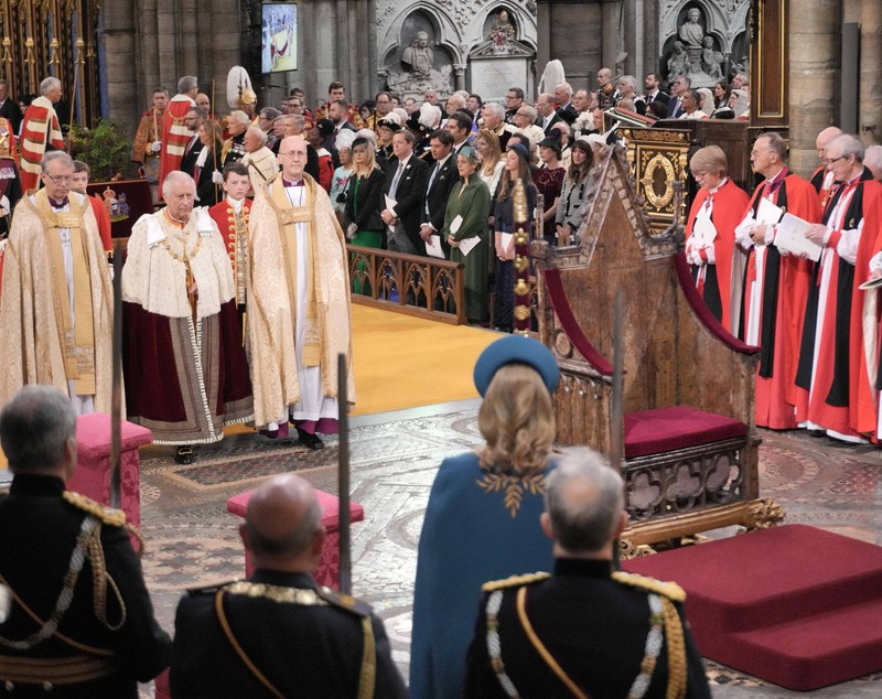 Charles și Camilla, încoronați rege și regină ai Marii Britanii. Ceremoniile s-au încheiat cu salutul de la balconul Palatului Buckingham