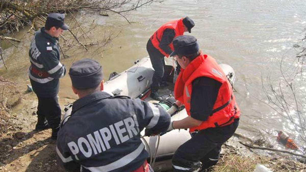 O tânără căzută în râul Olt a fost salvată de la înec de un bărbat care alerga în zonă