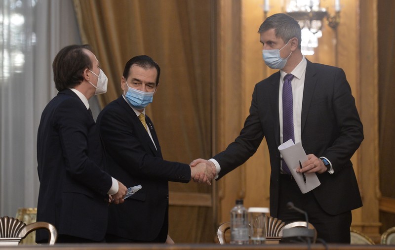 Ședința coaliției se reia marți. USR-PLUS nu a propus încă noul ministru al Sănătății