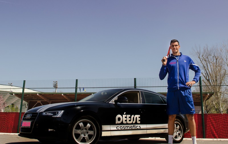 Sponsorii ţin aproape de Hănescu. Acesta promite o ascensiune în topul ATP