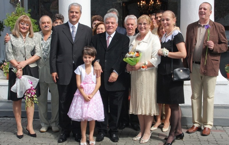 Iată-i pe Dana şi Adrian Năstase în postura de naşi la nunta de argint a lui Cornel Fugaru şi a Mirelei Fugaru!