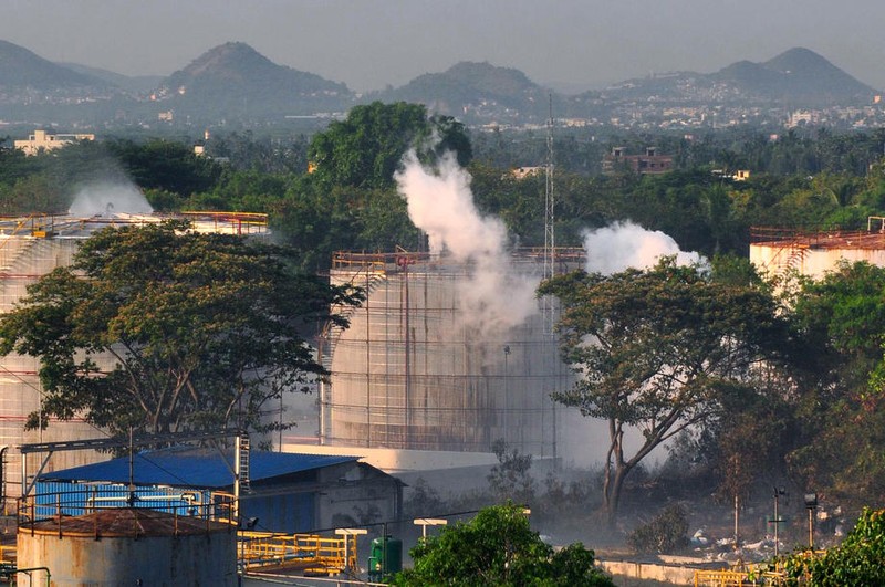 Locul de unde provin scurgerile de gaze toxice în orașul Visakhapatnam, statul Andhra Pradesh, sudul Indiei, FOTO: EPA-EFE / STRINGER EPA-EFE/STRINGER