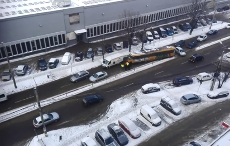 Un tramvai a deraiat în centrul orașului Botoșani! Nimeni n-a fost accidentat, dar călătorii au tras o spaimă pe cinste