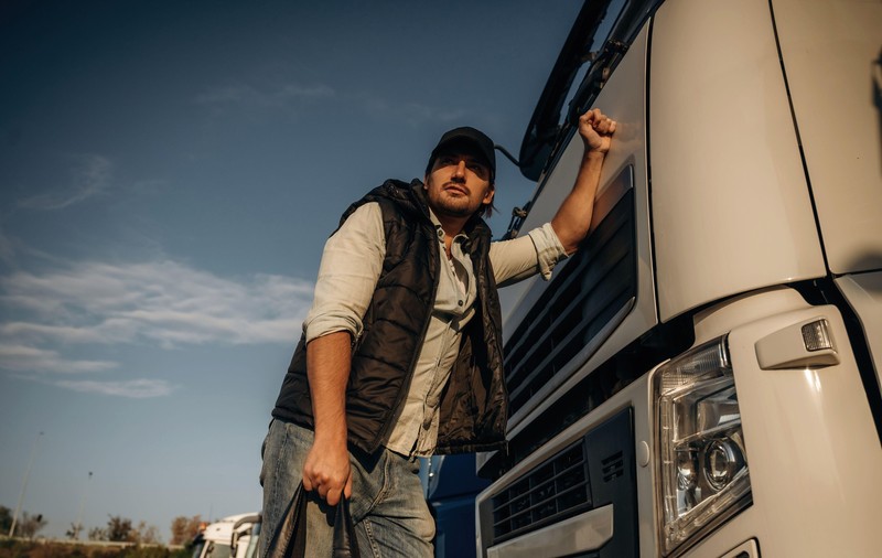 Șofer român de camion răpit, sechestrat și bătut, după un accident în Franța