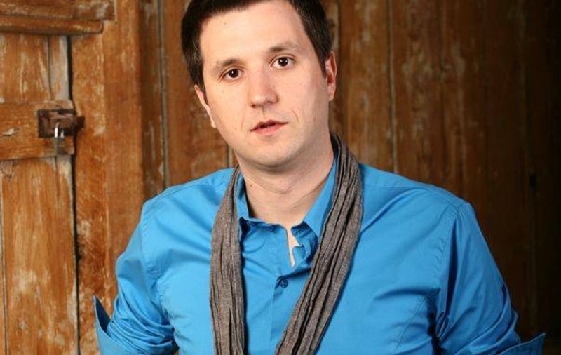 Andi Moisescu dă cu sapa în timpul liber