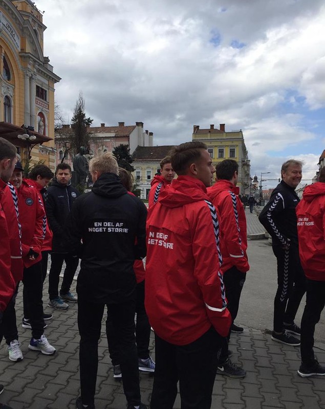 Fotbaliștii danezi au făcut o scurtă plimbare de relaxare prin Cluj | FOTO&VIDEO