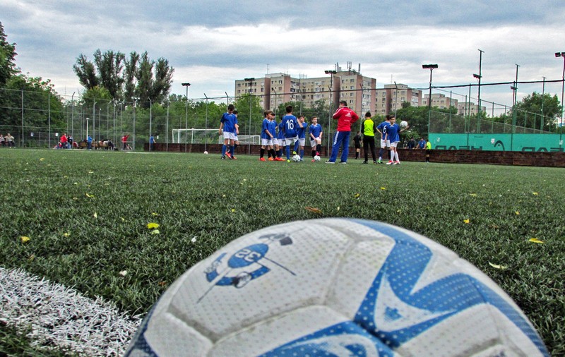 Doamna primar, deschideți stadioanele de lângă școli, să facă sport copiii!