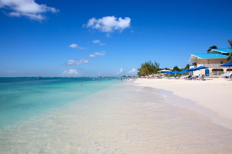 Plajele din Insulele Cayman au rămas fără turiști de la finalul lunii februarie | 123fr.com