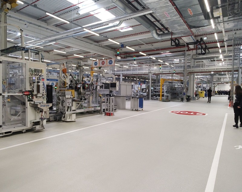 500 de locuri de muncă la noua linie de producție Mercedes-Benz de la Sebeș. A costat peste 100 de milioane de euro și este destinată exclusiv diviziei electrice
