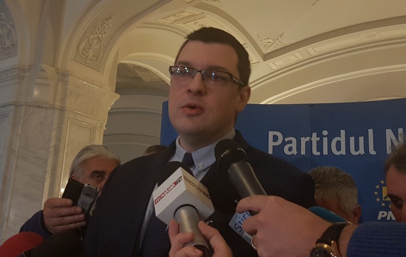 Ministrul Gabriel Leş, audiat în Parlament, la solicitarea PNL. Liberalii spun că România ar putea să nu îndeplinească în 2018 ţinta de 2% din PIB alocaţi pentru Apărare
