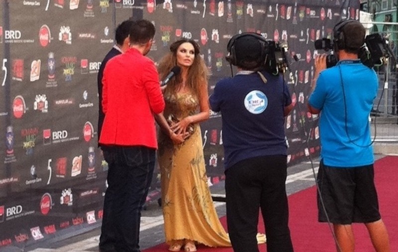 Foto&Video | Anna Lesko, un "playback de excepţie" la Romanian Music Awards