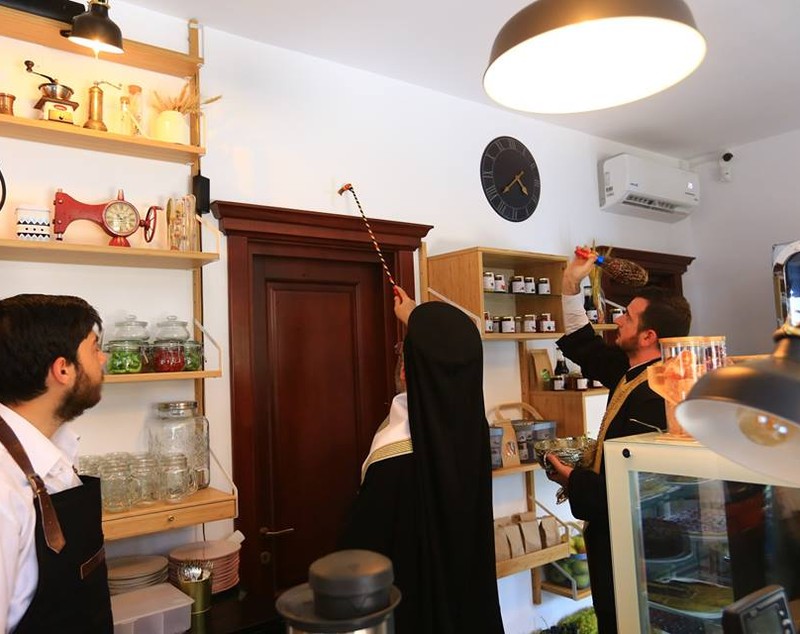 Arhiepiscopia Buzăului a deschis o ceainărie cu produse la Muntele Athos
