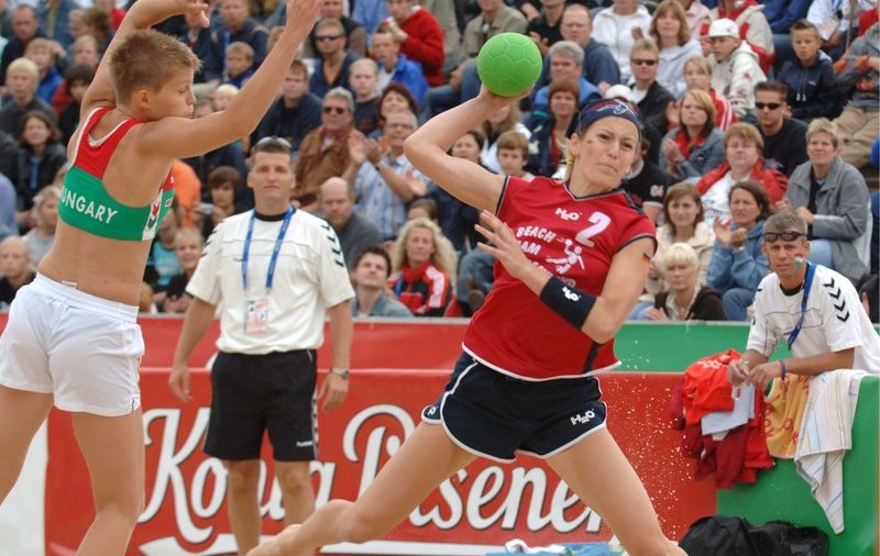 Foto | Ultima fiţă în handbalul mondial: Beach Handball