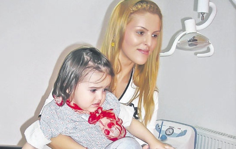 Fetiţa lui Adrian Cristea, speriată de dentist