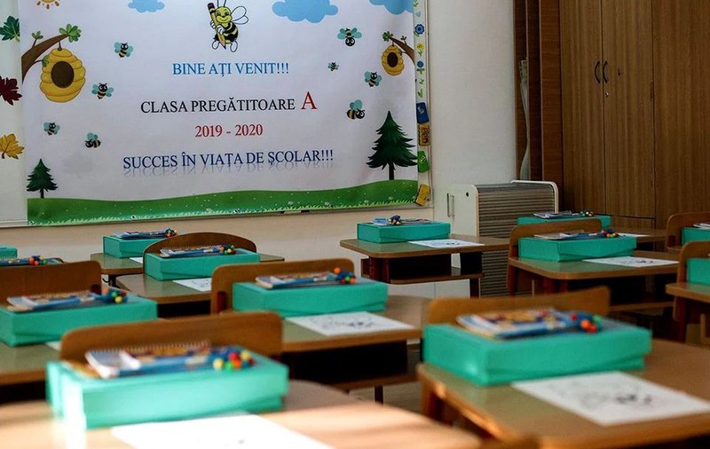 Un grup de profesori vrea să extindă proiectul început de Ministerul Educației cu TVR: lecţii la televizor pentru toți elevii care nu au acces la internet