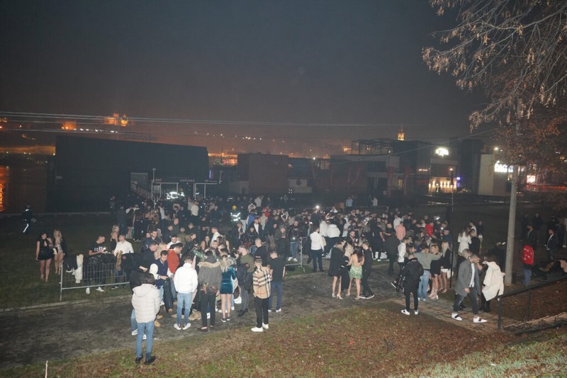 Sute de oameni erau în Freestyler când acesta s-a scufundat. Foto: ATAImages