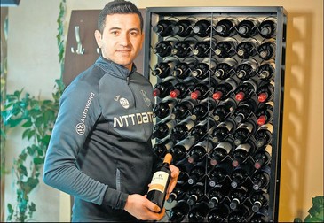 Nuno Claro apreciază un vin bun românesc