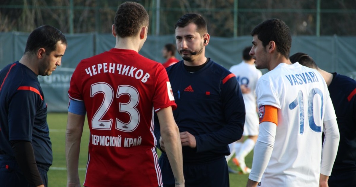 În ianuarie 2017, un grup de arbitri români de la AJF Dâmbovița au luat identități false și au orchestrat blaturi pentru pariuri în Turcia și Cipru. Aceștia s-au dat drept sloveni, turci sau bulgari și au luat decizii incredibile în meciuri amicale disputate de echipe românești în Cipru și Turcia