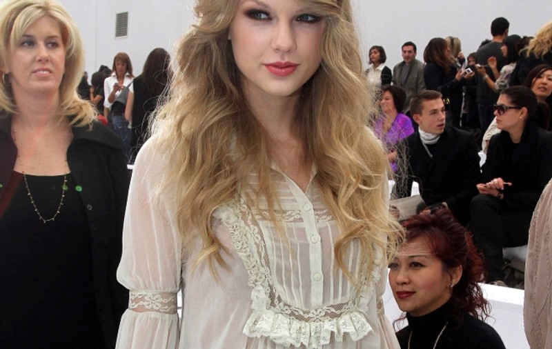 Taylor Swift preferă bărbaţii care deţin controlul într-o relaţie