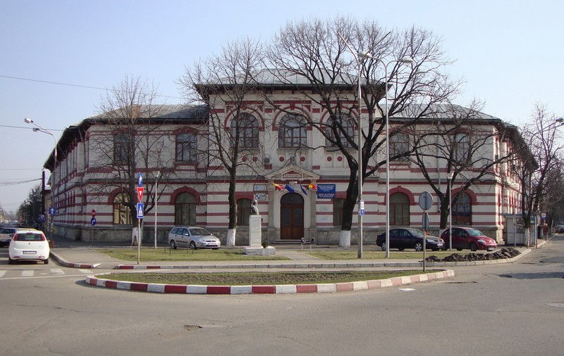 Colegiul Hașdeu din Buzău și-a suspendat de marți cursurile, după ce un elev a intrat în contact cu o persoană infectată cu coronavirus