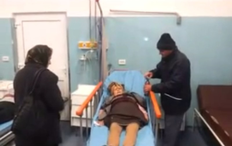 CAZUL CARE I-A ŞOCAT PE MEDICI! O femeie cântă neîncetat, de o săptămână, după ce a avut un coşmar | VIDEO